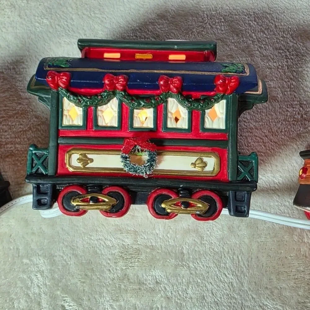 1999 Victorian Village Collectibles Old Towne Train Set Porcelain Lighted Works